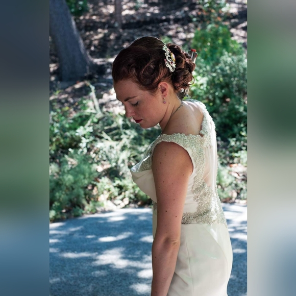 Galina Signature Ivory Wedding Dress size 4 - Picture 2 of 7